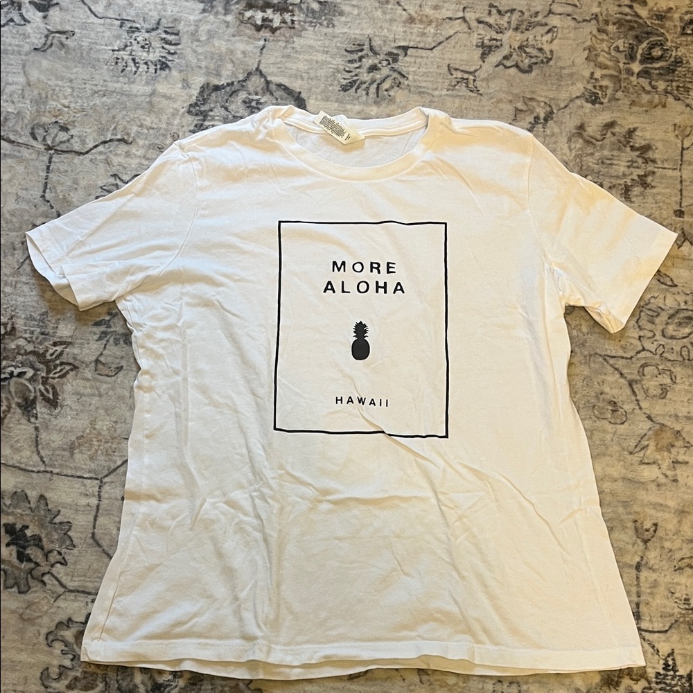 3/$25🎃Hawaii White Graphic Tee - More Aloha